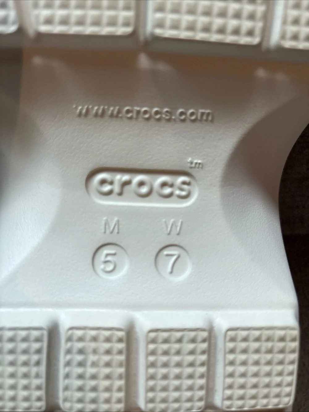 Crocs STUCCO CROCS STOMP FAUX FUR LINED QUILTED PLATFORM CLOGS Men’s 5 Women’s 7